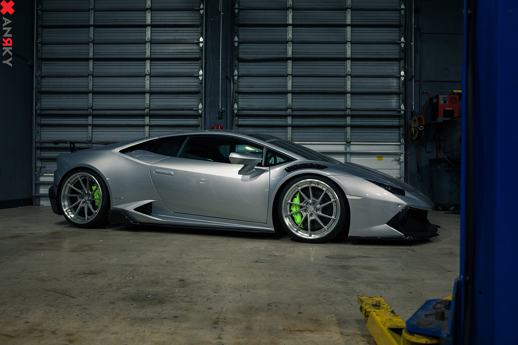 Ice Gunmetal Center | Alumi Clear Lip | 50/50 Hardware | 20/21"