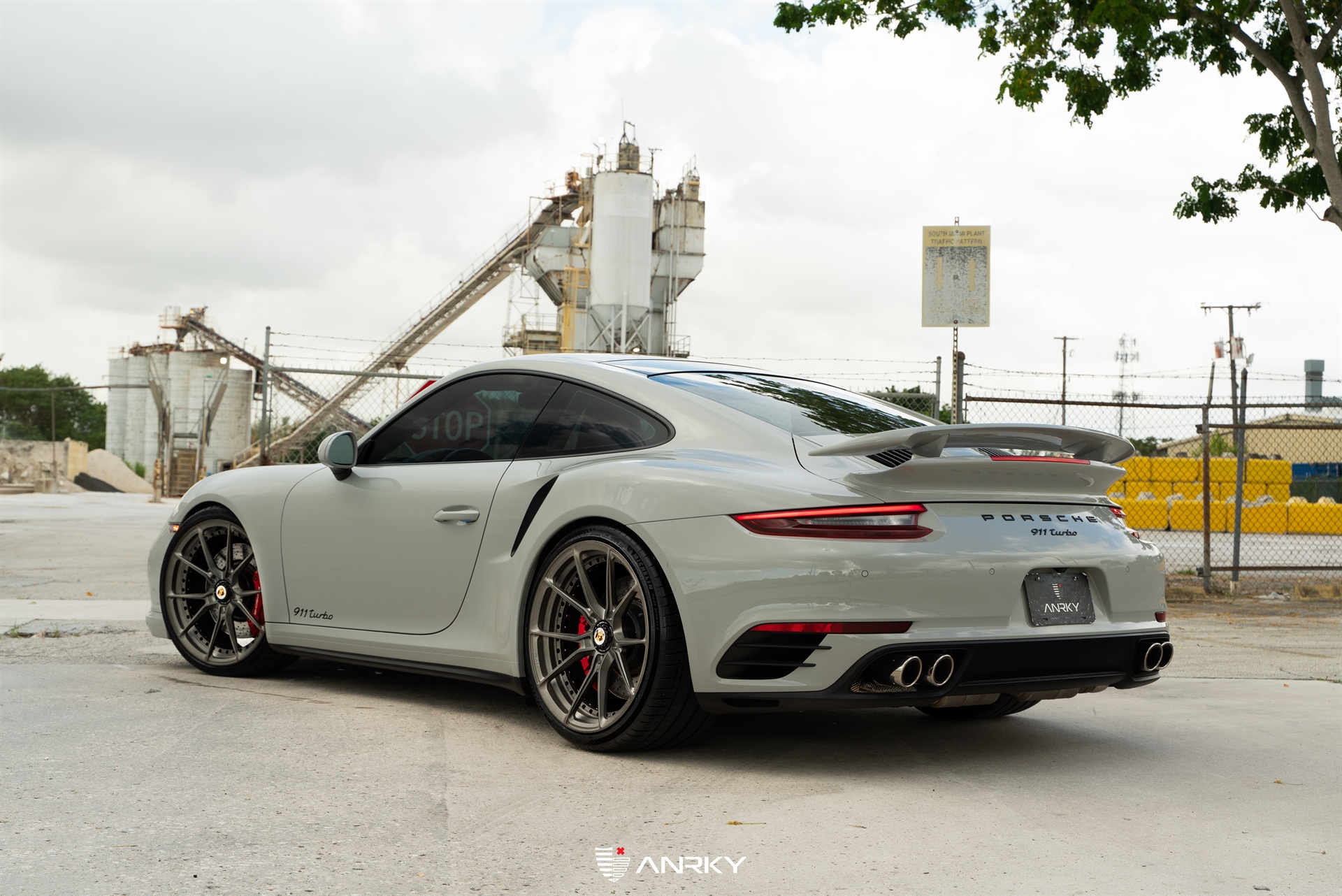 Mass Image Compressor Compressed this image. https://sourceforge.net/projects/icompress/ with Quality:100