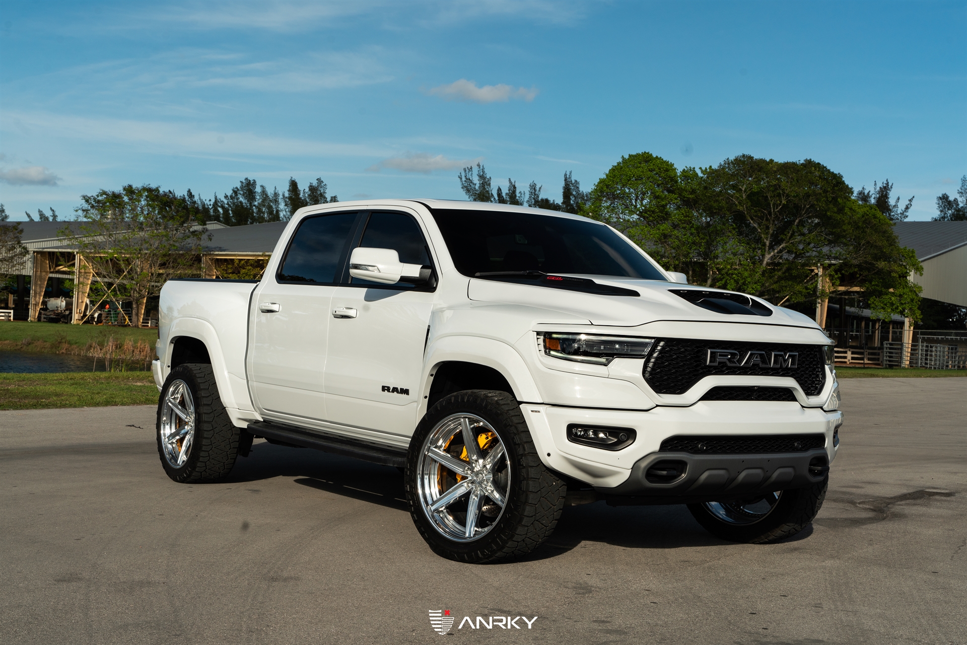 Mass Image Compressor Compressed this image. https://sourceforge.net/projects/icompress/ with Quality:100