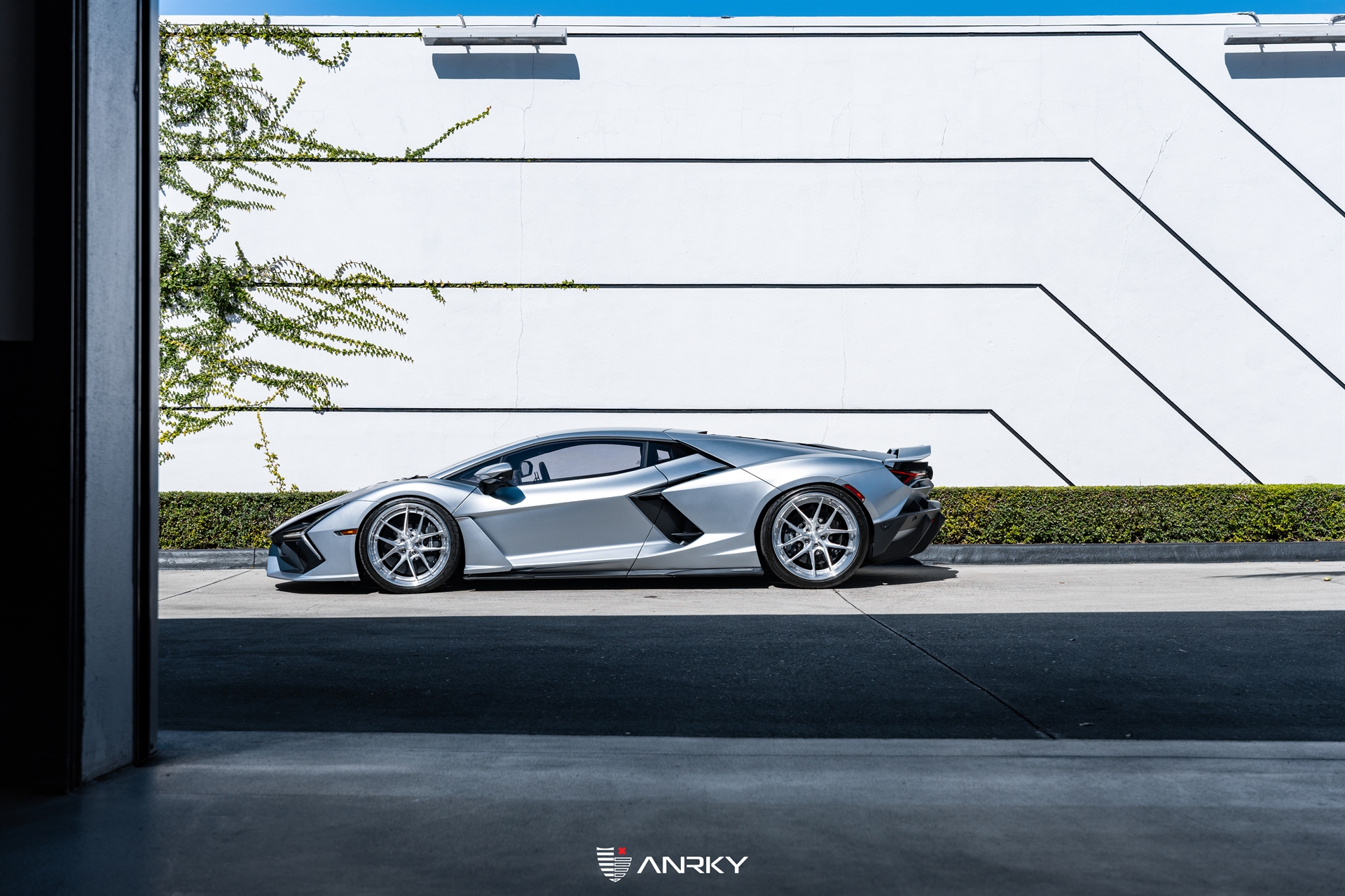 Mass Image Compressor Compressed this image. https://sourceforge.net/projects/icompress/ with Quality:100