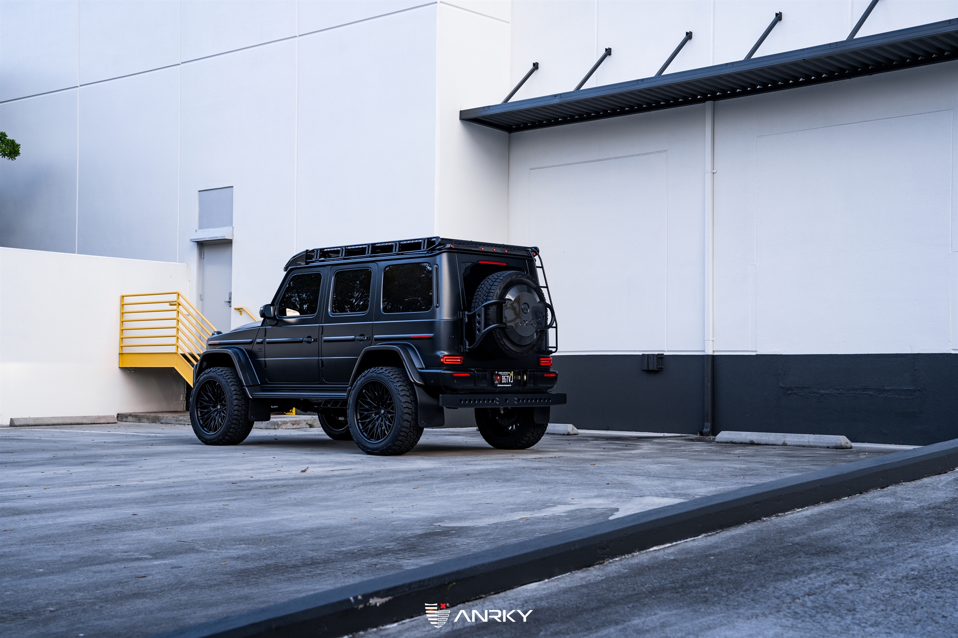 Mass Image Compressor Compressed this image. https://sourceforge.net/projects/icompress/ with Quality:100