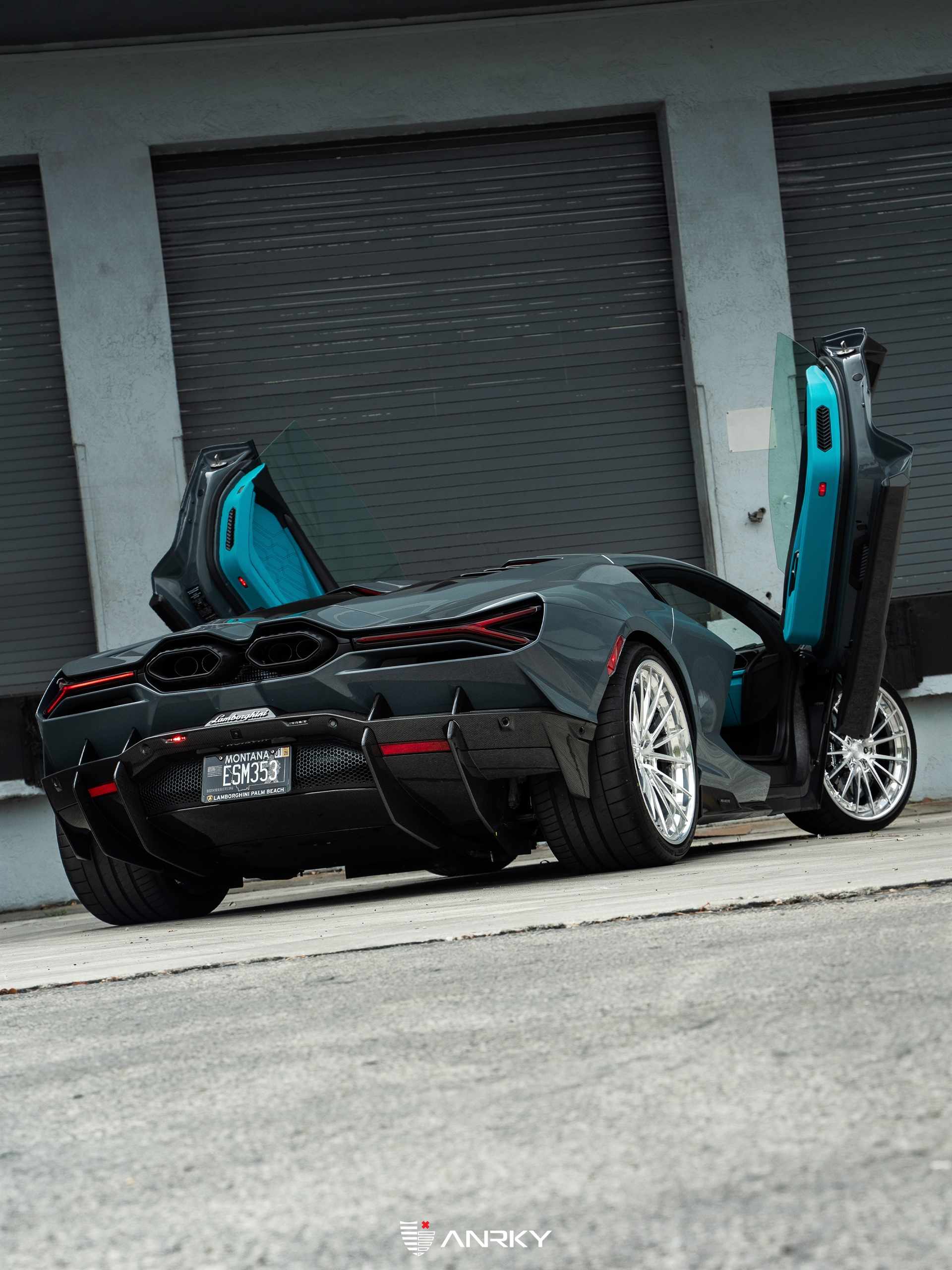 Mass Image Compressor Compressed this image. https://sourceforge.net/projects/icompress/ with Quality:100