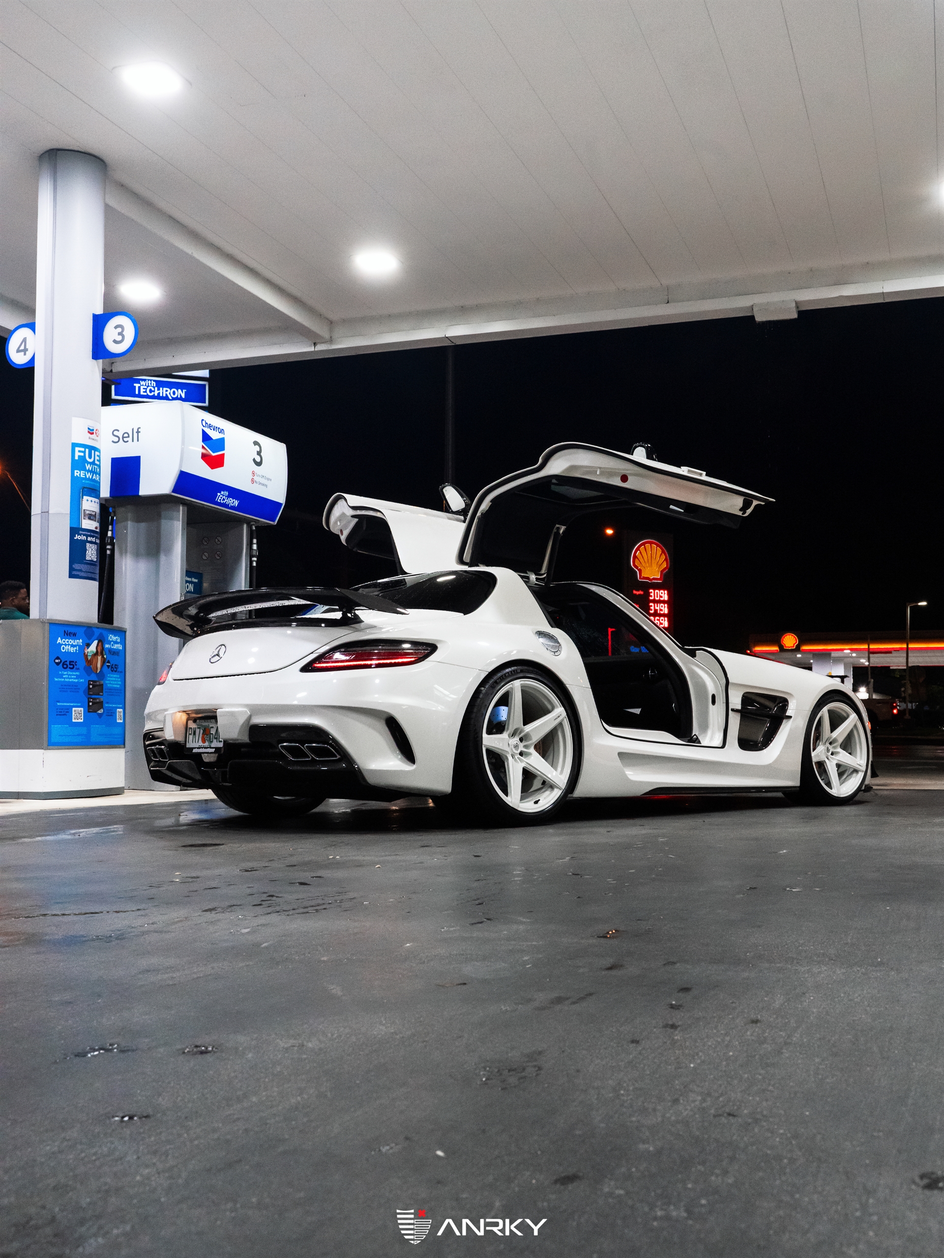 Mass Image Compressor Compressed this image. https://sourceforge.net/projects/icompress/ with Quality:100