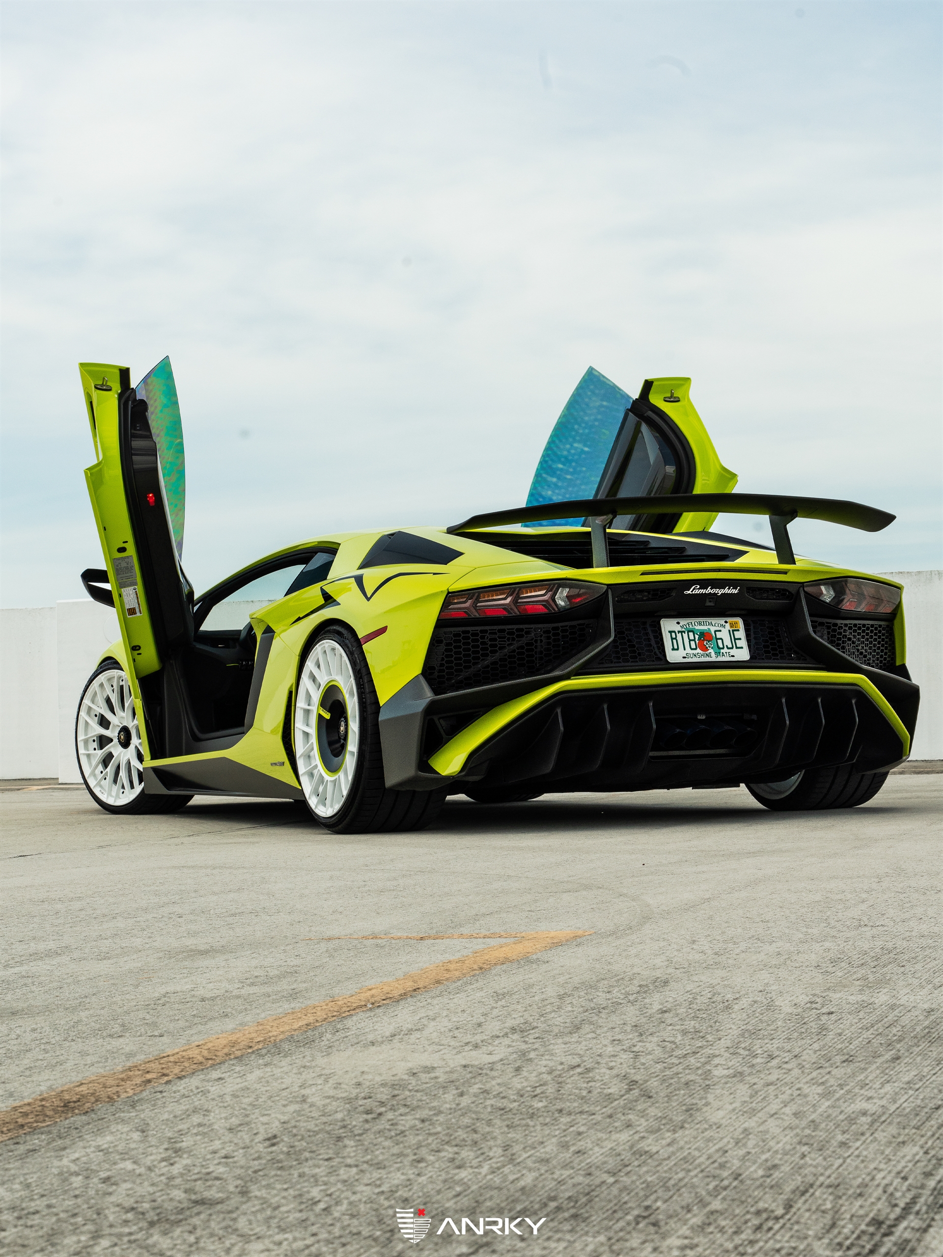 Mass Image Compressor Compressed this image. https://sourceforge.net/projects/icompress/ with Quality:100