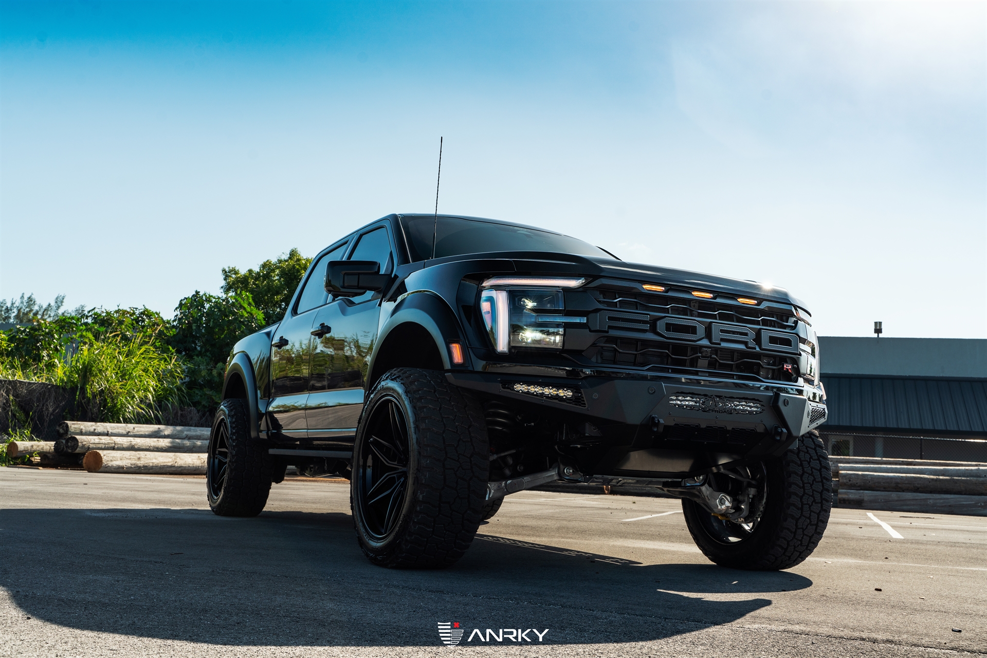 Mass Image Compressor Compressed this image. https://sourceforge.net/projects/icompress/ with Quality:100